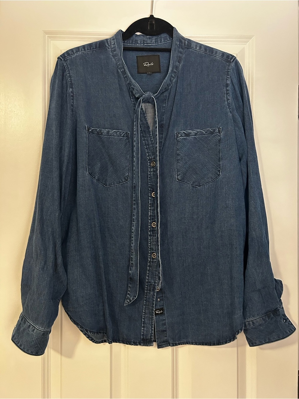 Rails Womens Denim/Tencell Tie-Neck Button-Down Shirt, sz M